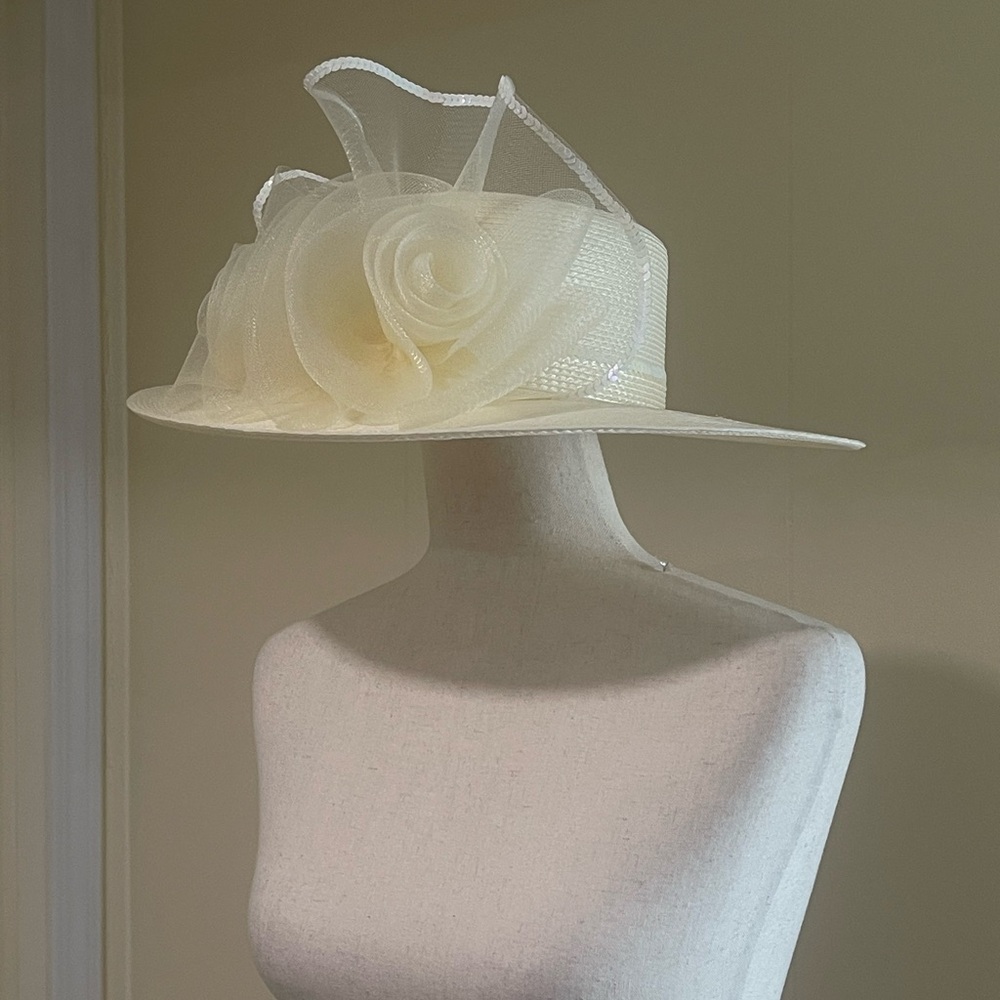 NWT Kathy Jeanne Kettle Hat With Bow Church Wedding Derby Party Ivory One Size